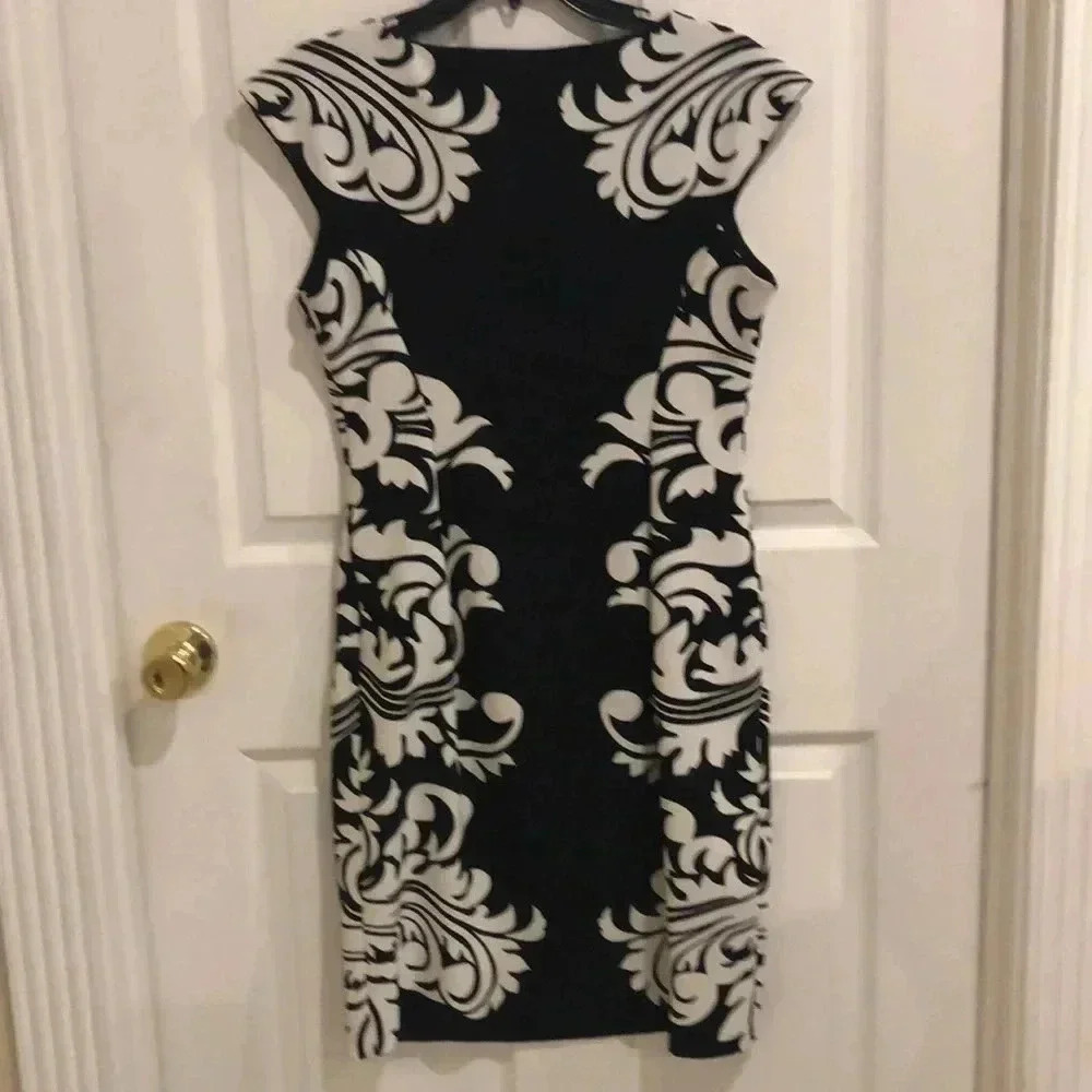 London style women’s dress - Picture 3 of 3